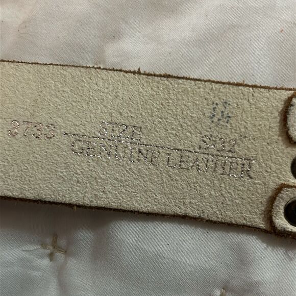 Leather Belt with Silver Buckle size small - Picture 5 of 7